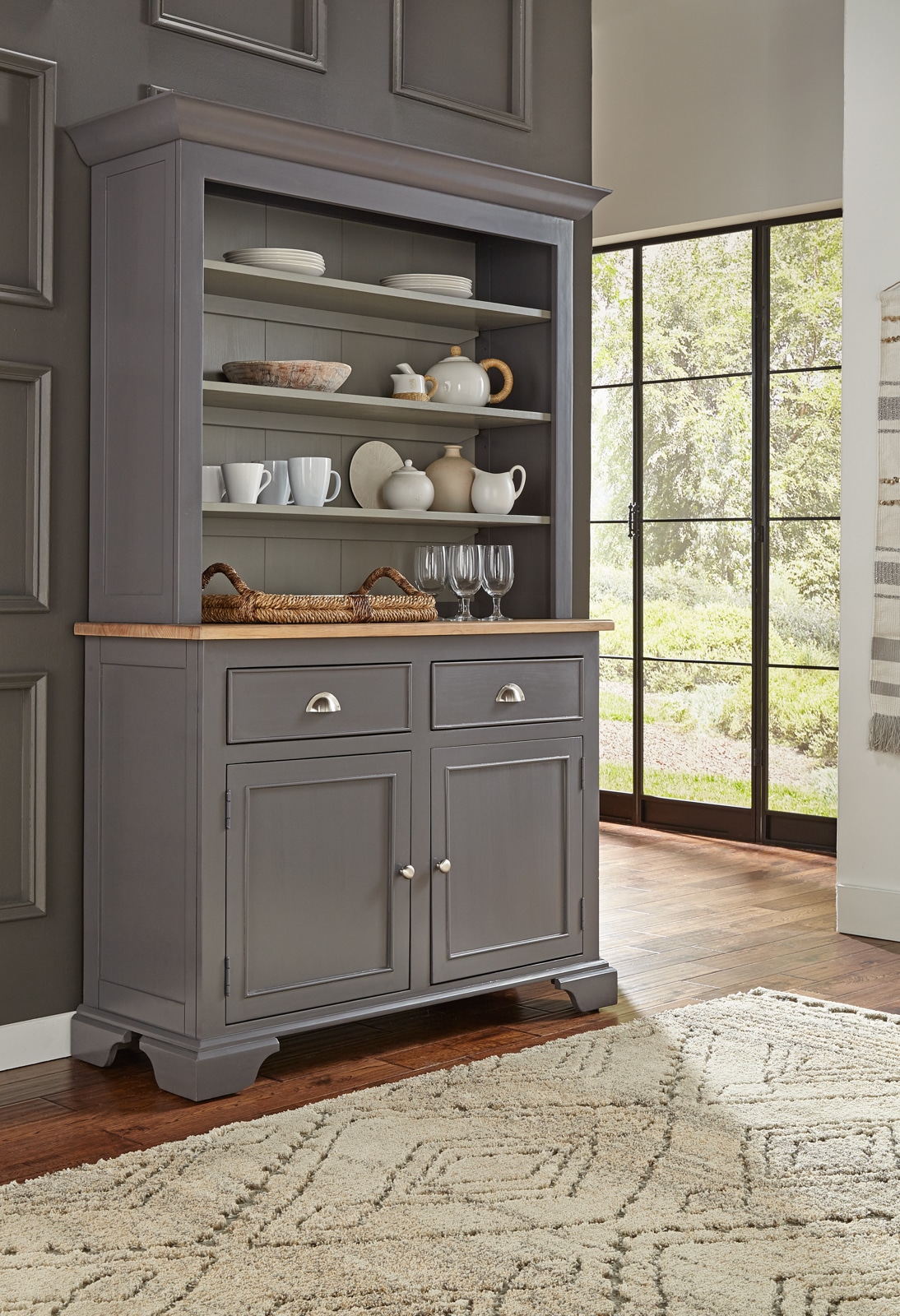 choosing-between-a-hutch-and-a-china-cabinet