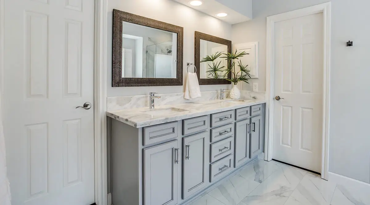 Bathroom cabinets in Maple Ash Harvest